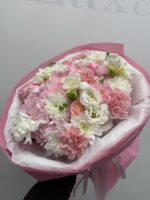 Różowo–biały bukiet z hortensją, goździkami i frezją – Studio Deluxe