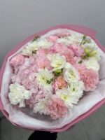 Różowo–biały bukiet z hortensją, goździkami i frezją – Studio Deluxe