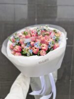 Bukiet tulipanów z niezapominajkami w pastelowych odcieniach, Studio Deluxe