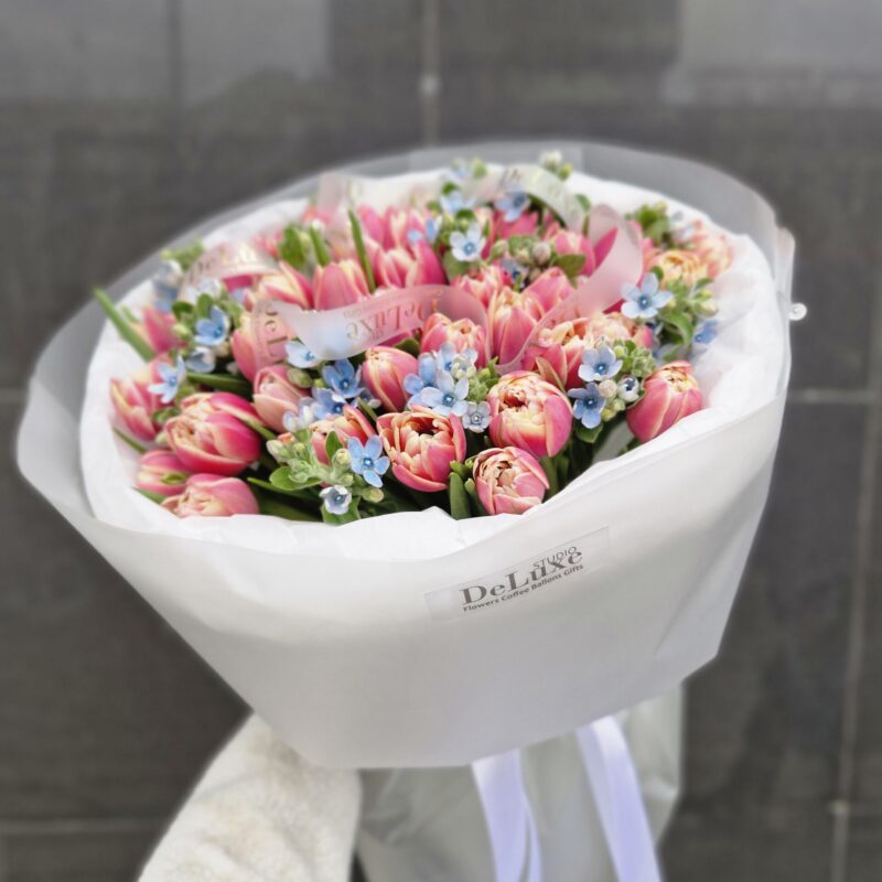 Bukiet tulipanów z niezapominajkami w pastelowych odcieniach, Studio Deluxe