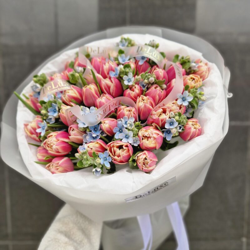 Bukiet tulipanów z niezapominajkami w pastelowych odcieniach, Studio Deluxe Poznan