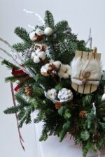 Stroik świąteczny z nobilisu w czerwonej misie – Studio Deluxe