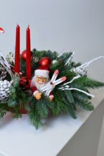 Świąteczna kompozycja z żywego nobilisa z Mikołajem Poznan