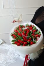 Tulipany czerwone 49 szt – Studio Deluxe