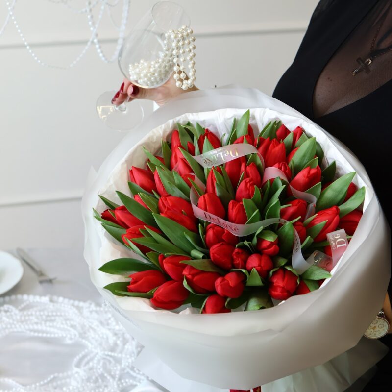 Tulipany czerwone 49 szt – Studio Deluxe