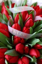 Tulipany czerwone 49 szt – Studio Deluxe