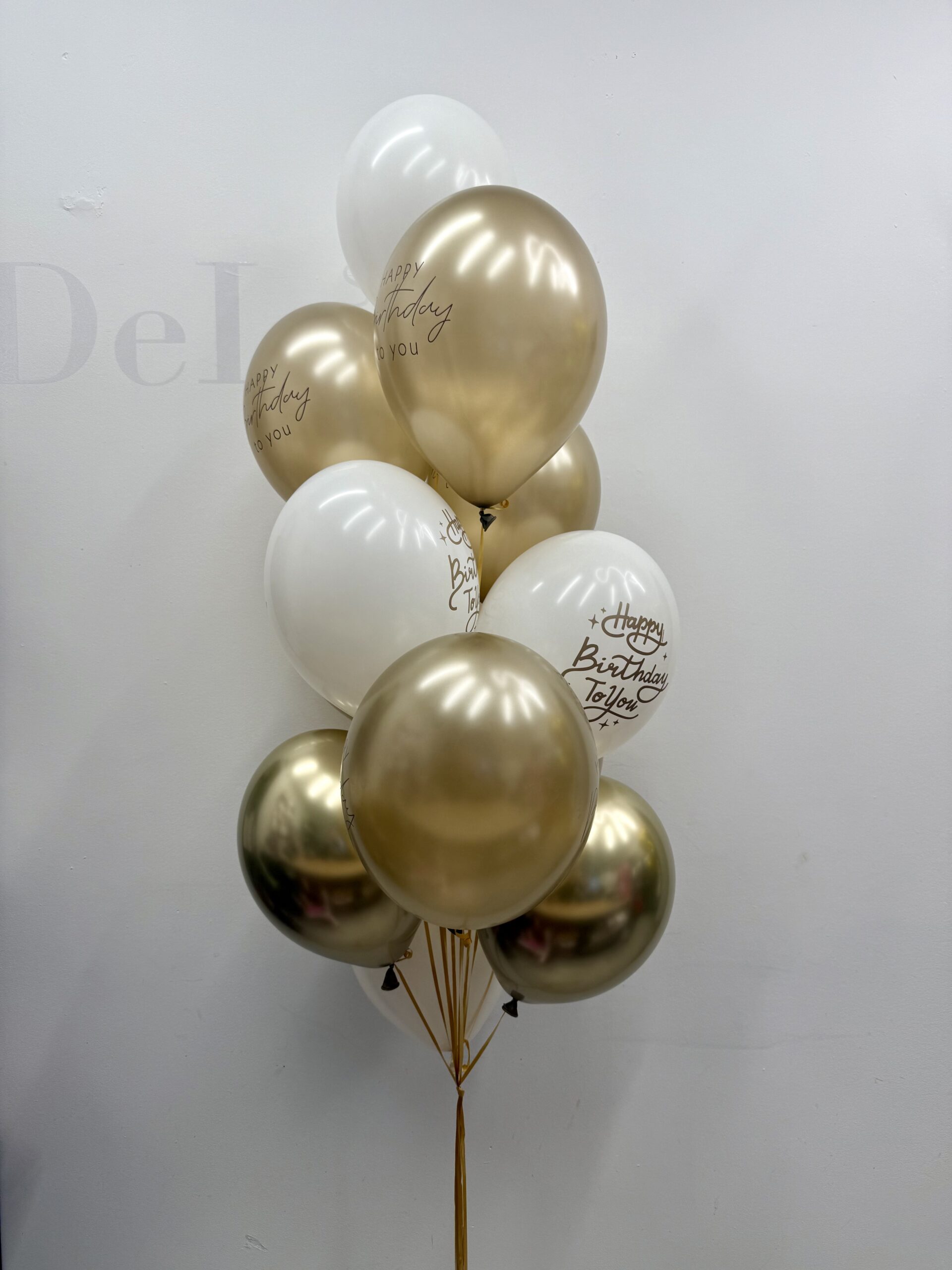 IMG_2619 Wiązka balonów Happy Birthday złoto-biała 12 szt – Studio Deluxe
