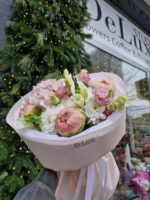 Bukiet z piwonii, eustomy i chryzantem Studio Deluxe