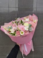 Bukiet z chryzantem, goździków i eustomy Studio Deluxe