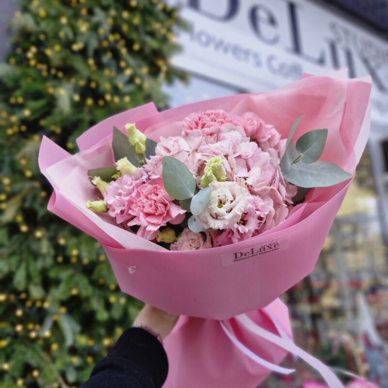 Bukiet z hortensji, goździków i eustomy Studio Deluxe Poznan