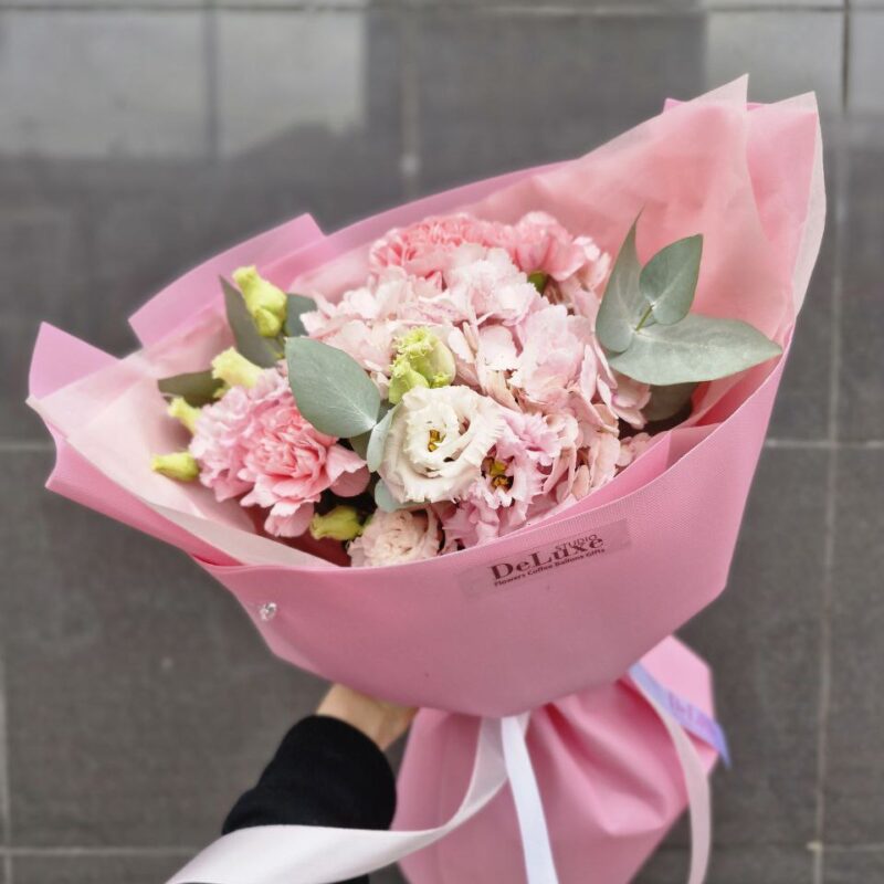 Bukiet z hortensji, goździków i eustomy Studio Deluxe Poznan