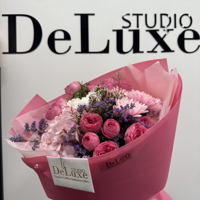 Bukiet z róż gałązkowych, hortensji i chryzantem | Studio Deluxe