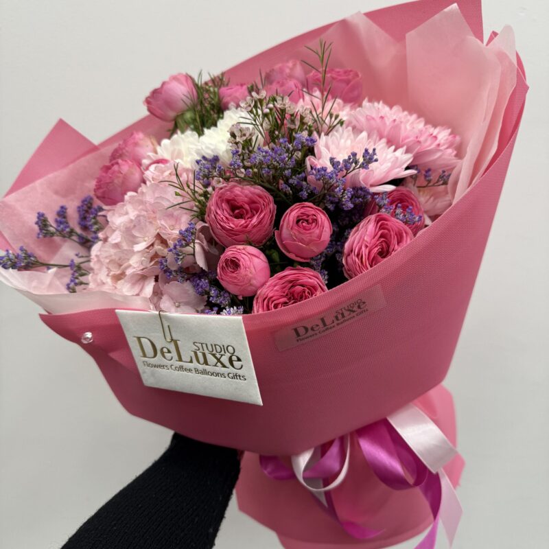 Bukiet z róż gałązkowych, hortensji i chryzantem | Studio Deluxe