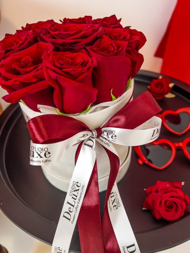 Flowerbox z czerwonymi różami Studio Deluxe