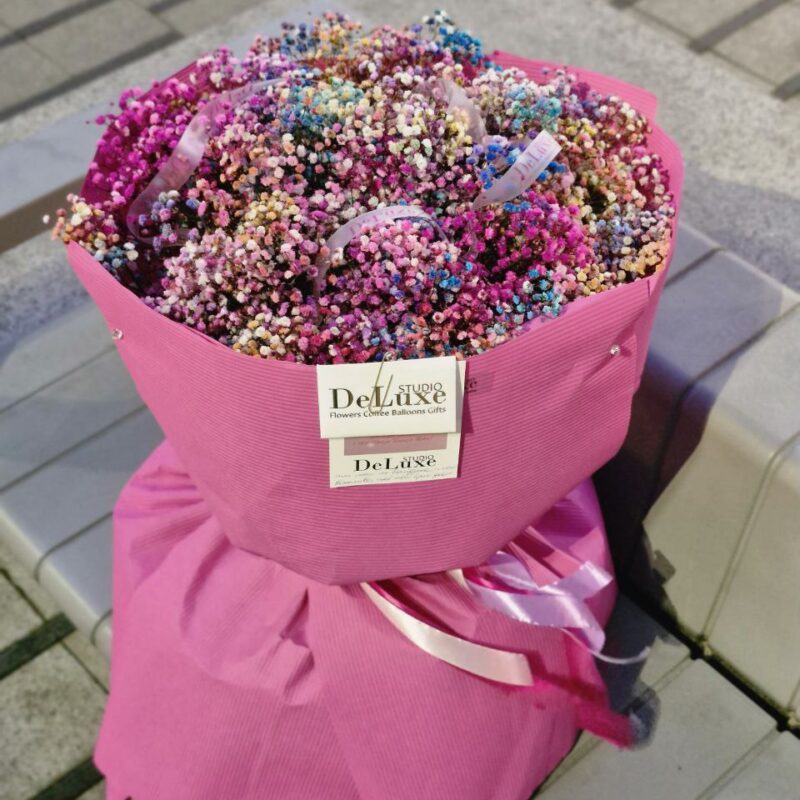 Bukiet urodzinowy z kolorowej gipsówki| Studio Deluxe