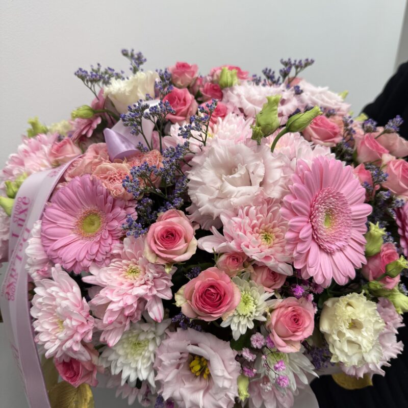 Flowerbox z różami, gerberami i eustomą Studio Deluxe