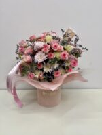 Flowerbox z różami, chryzantemami i eukaliptusem | Studio Deluxe