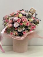 Flowerbox z różami, chryzantemami i eukaliptusem | Studio Deluxe