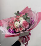 Bukiet z różami, chryzantemami i eukaliptusem | Studio Deluxe