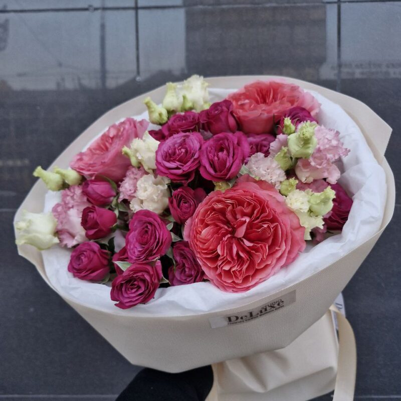 Bukiet z róż i eustomy – elegancki prezent | Studio Deluxe