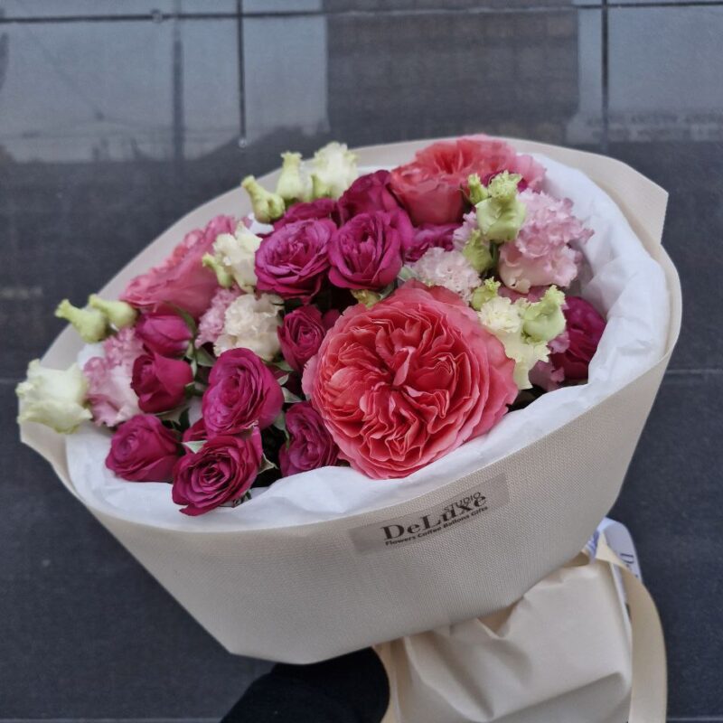 Bukiet z róż i eustomy – elegancki prezent | Studio Deluxe