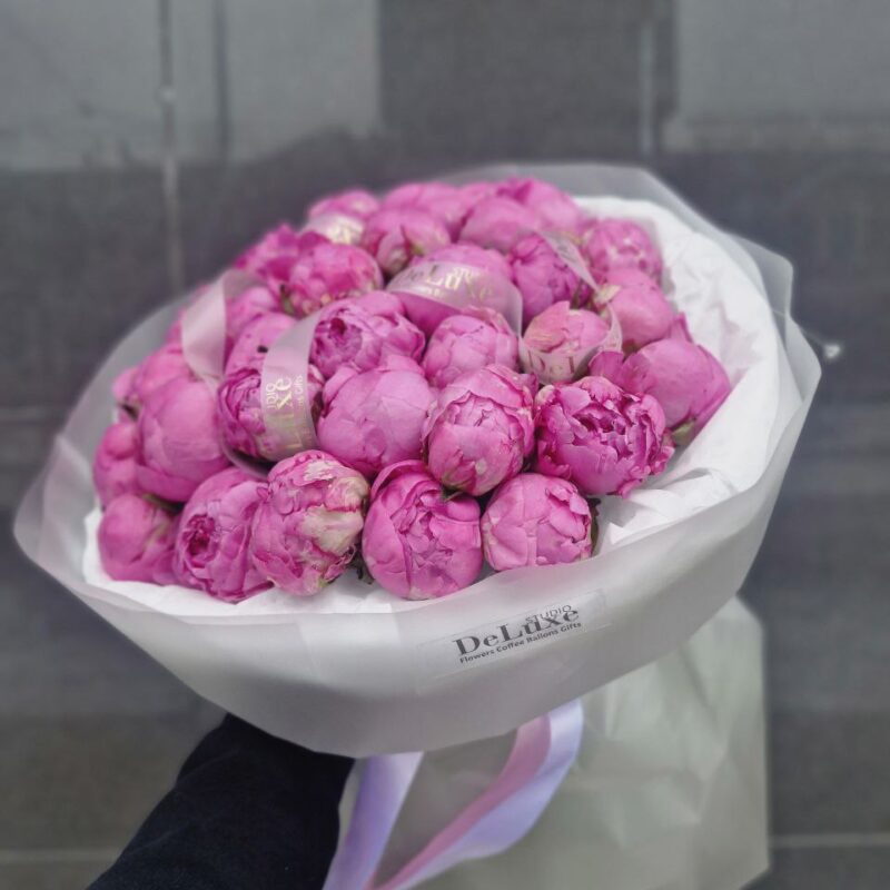 Bukiet z 33 różowych piwonii Studio DeLuxe