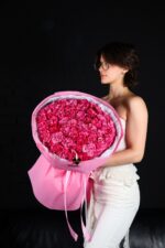 Bukiet z piwoniowej róży – luksusowa kompozycja | Poznań