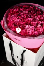 Bukiet z piwoniowej róży – luksusowa kompozycja | Poznań