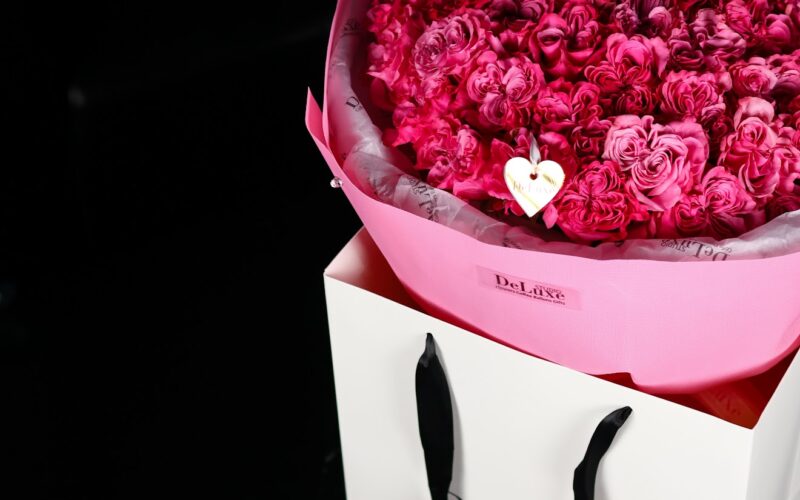 Bukiet z piwoniowej róży – luksusowa kompozycja | Poznań