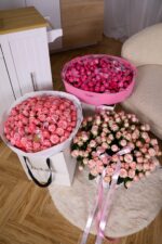 Bukiety z gałązkowych róż Bombastik – Poznań | Studio Deluxe