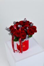 Flowerbox z czerwonymi różami – dostawa Poznań | Studio Deluxe