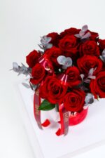 Flowerbox z czerwonymi różami – dostawa Poznań | Studio Deluxe