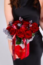 Flowerbox z czerwonymi różami – dostawa Poznań | Studio Deluxe