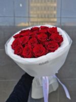 Bukiet czerwonych róż „Explorer” 17 szt | Studio Deluxe