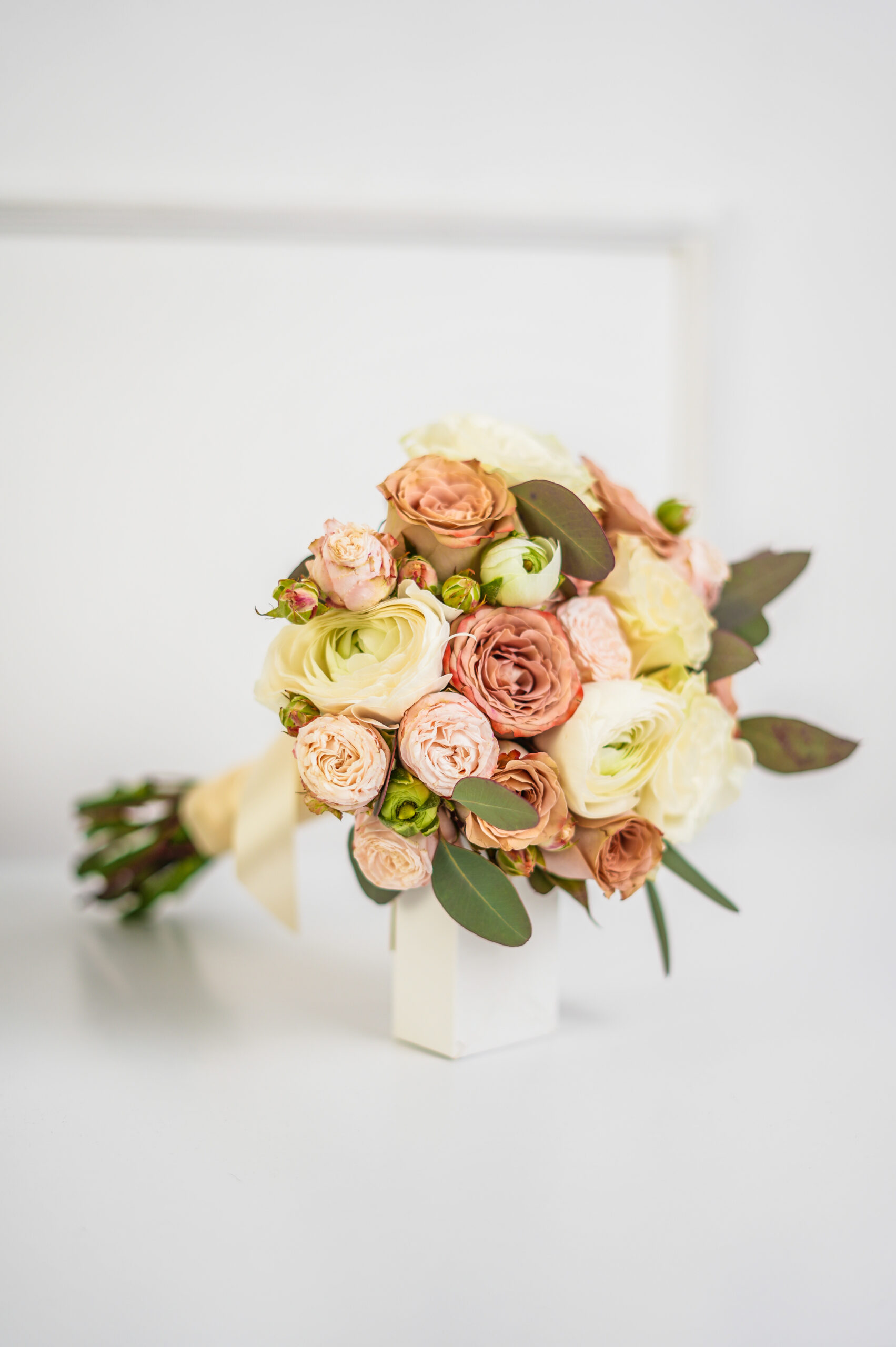 IMG_8411 Bukiet ślubny pastelowy z róż i jaskrów | Poznań