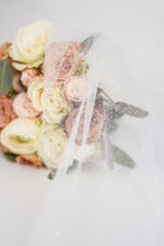 Bukiet ślubny pastelowy z róż i jaskrów | Poznań