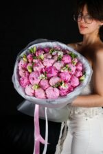 Bukiet z piwonii i frezji – Poznań | Studio Deluxe