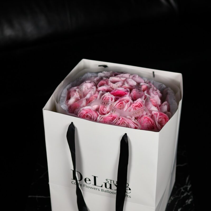 Bukiet z różowych jaskrów – Dostawa Poznań | Studio Deluxe