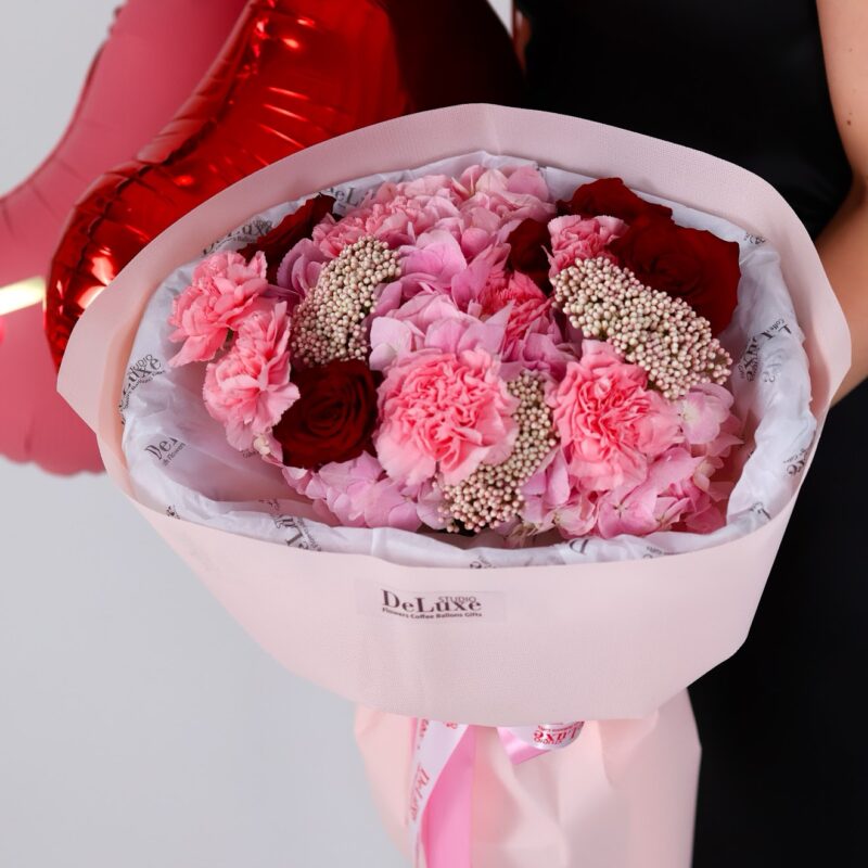 Bukiet z hortensji, goździków i róż – Poznań | Studio Deluxe