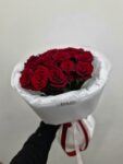 Bukiet czerwonych róż „Explorer” 17 szt