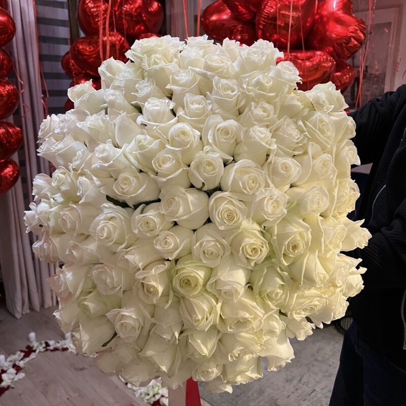 Bukiet z 101 białych róż – luksusowy prezent | Studio Deluxe