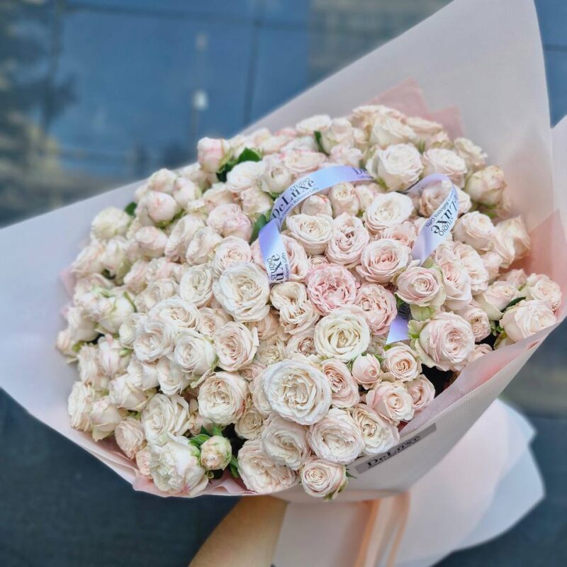 Bukiet z 51 róż gałązkowych | Kwiaciarnia Poznań