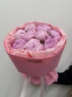 Piwonie w różowej oprawie florystycznej | Studio Deluxe