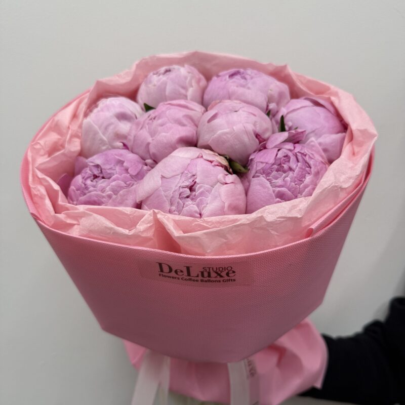 Piwonie w różowej oprawie florystycznej | Studio Deluxe