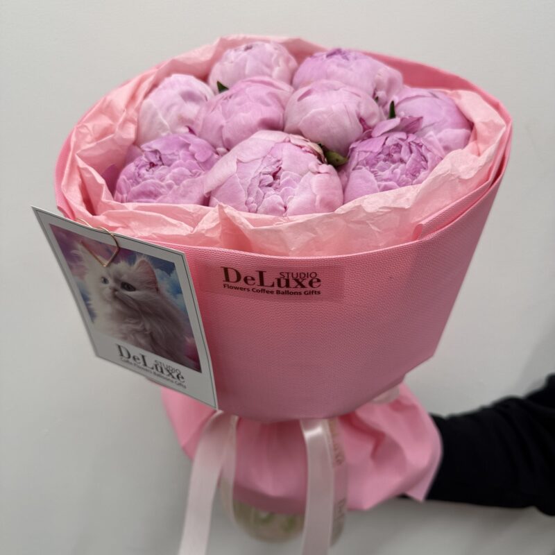 Piwonie w różowej oprawie florystycznej | Studio Deluxe