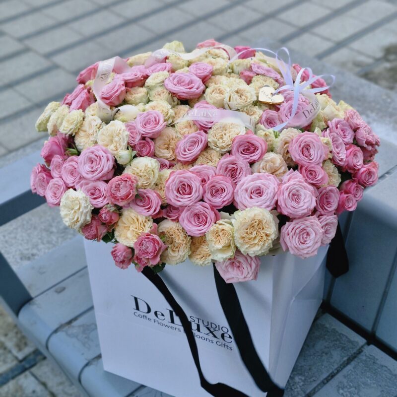 Miks róż gąlązkowych 51 szt w zestawie z torebką transportową | Studio Deluxe
