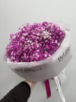 Duży bukiet różowej gipsówki w jasnej oprawie – Studio Deluxe Poznań