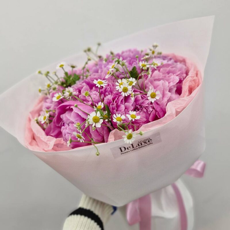 Bukiet piwonii z rumiankiem | Studio Deluxe Poznań