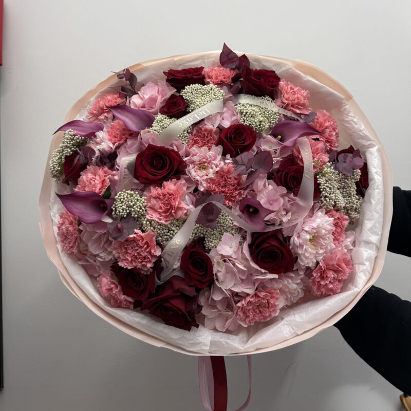 Bukiet z róż, hortensji, goździków i kalii – Studio Deluxe Poznań