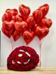 Zestaw 101 róża czerwona + balony serce 21 szt